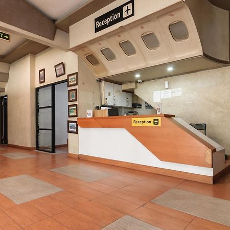 ホテル Reddoorz Near Mandaya Royal Hospital Puri タンゲラン エクステリア 写真