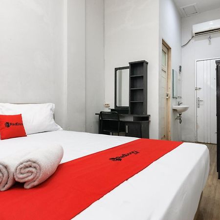 ホテル Reddoorz Near Mandaya Royal Hospital Puri タンゲラン エクステリア 写真