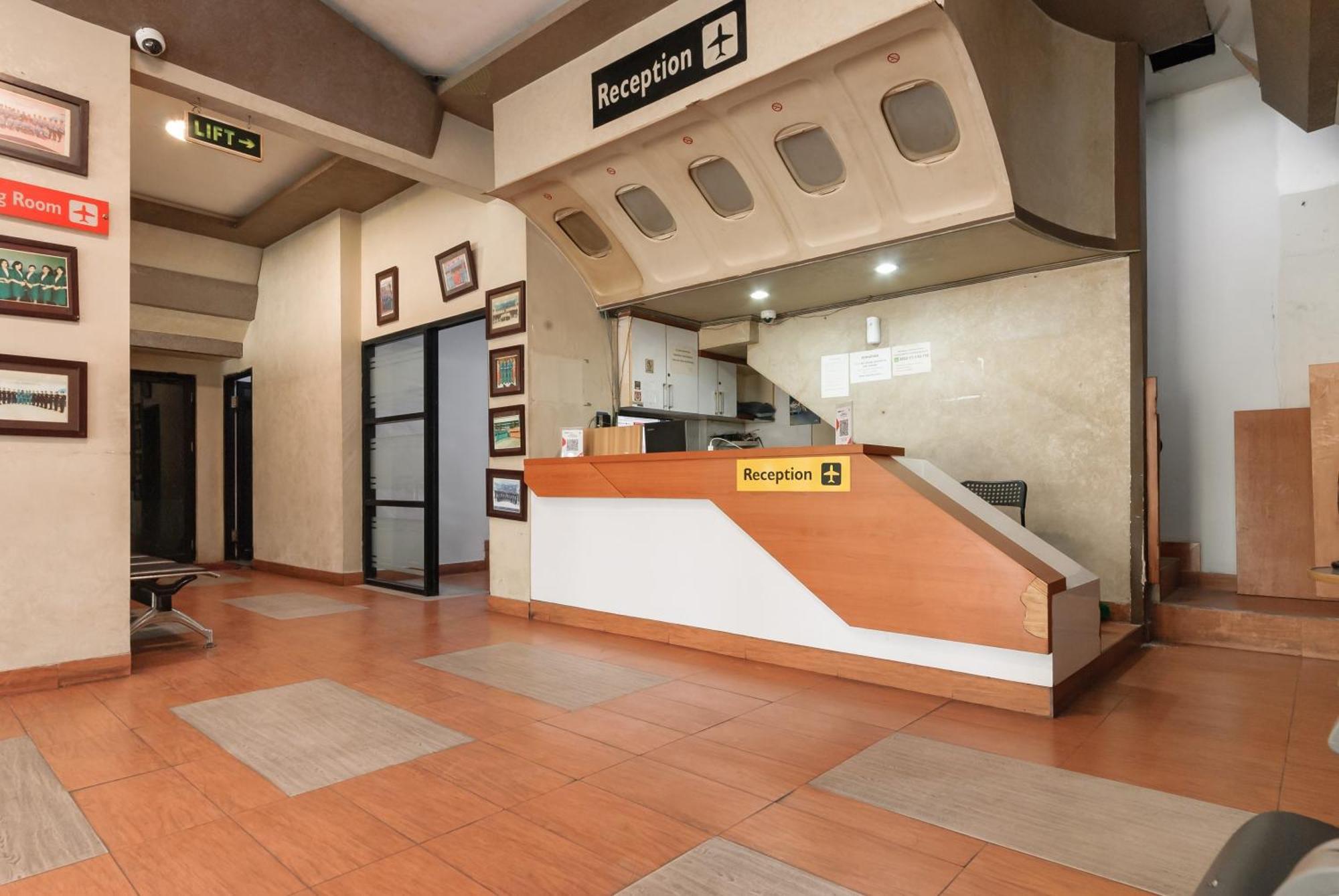 ホテル Reddoorz Near Mandaya Royal Hospital Puri タンゲラン エクステリア 写真