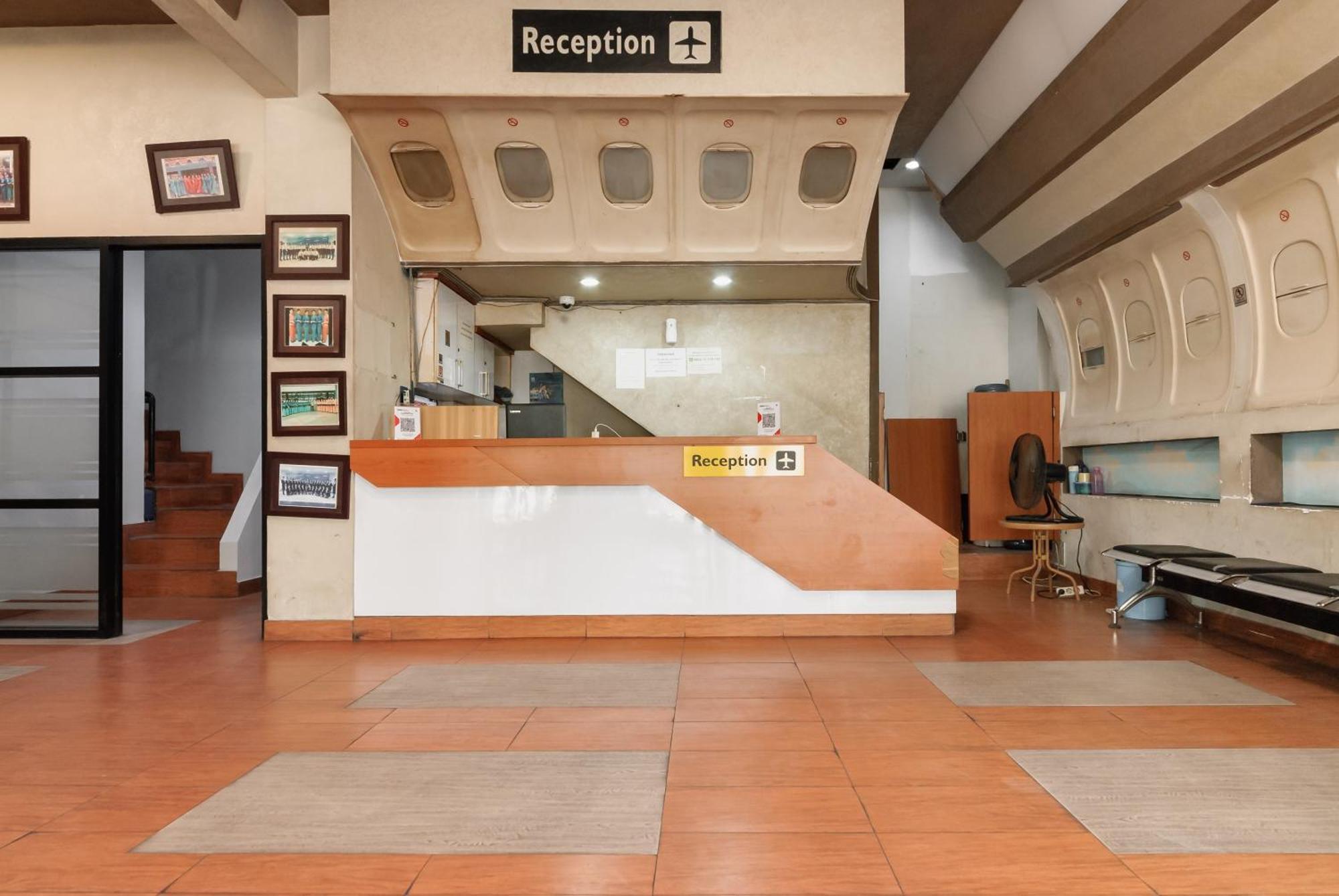 ホテル Reddoorz Near Mandaya Royal Hospital Puri タンゲラン エクステリア 写真