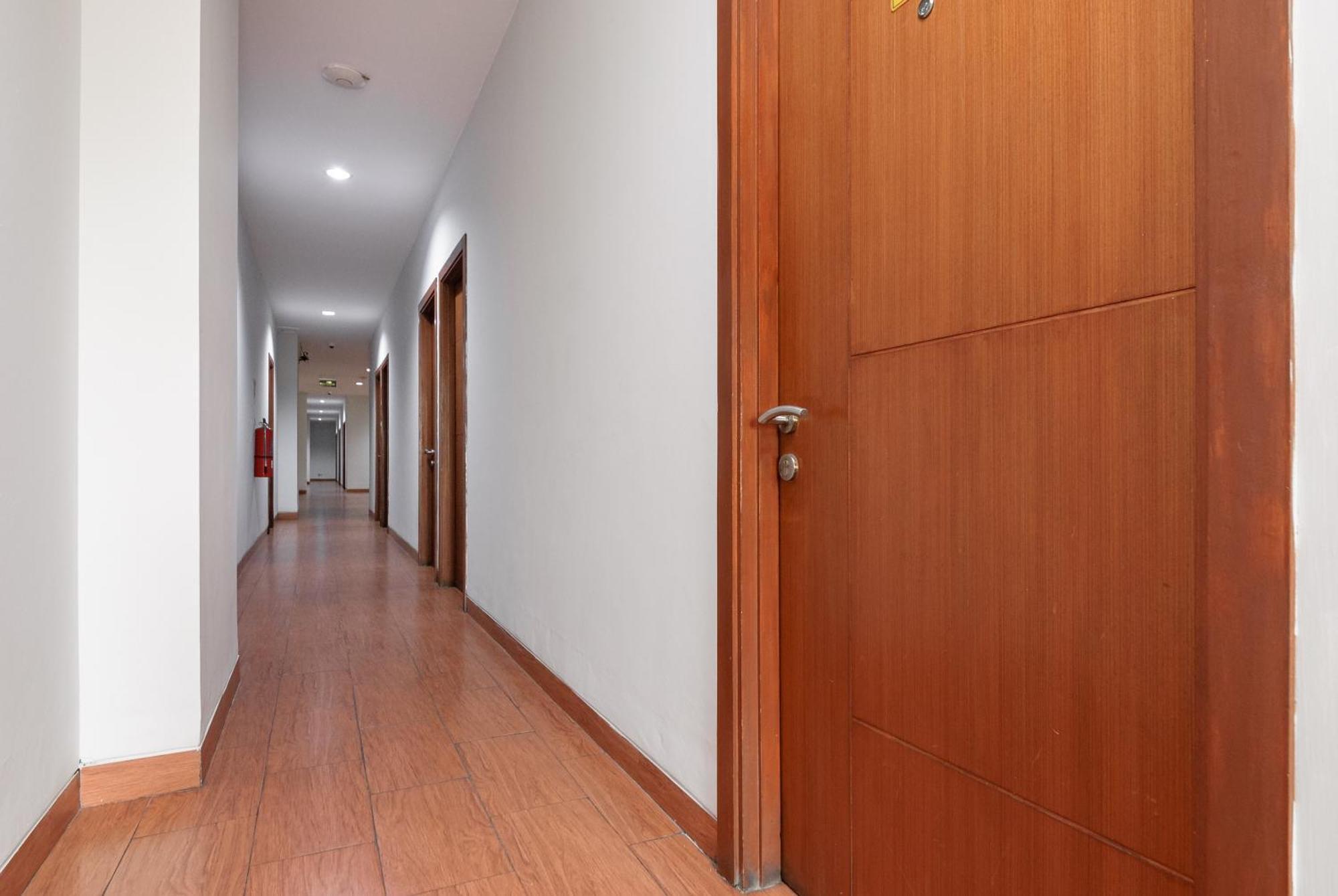 ホテル Reddoorz Near Mandaya Royal Hospital Puri タンゲラン エクステリア 写真