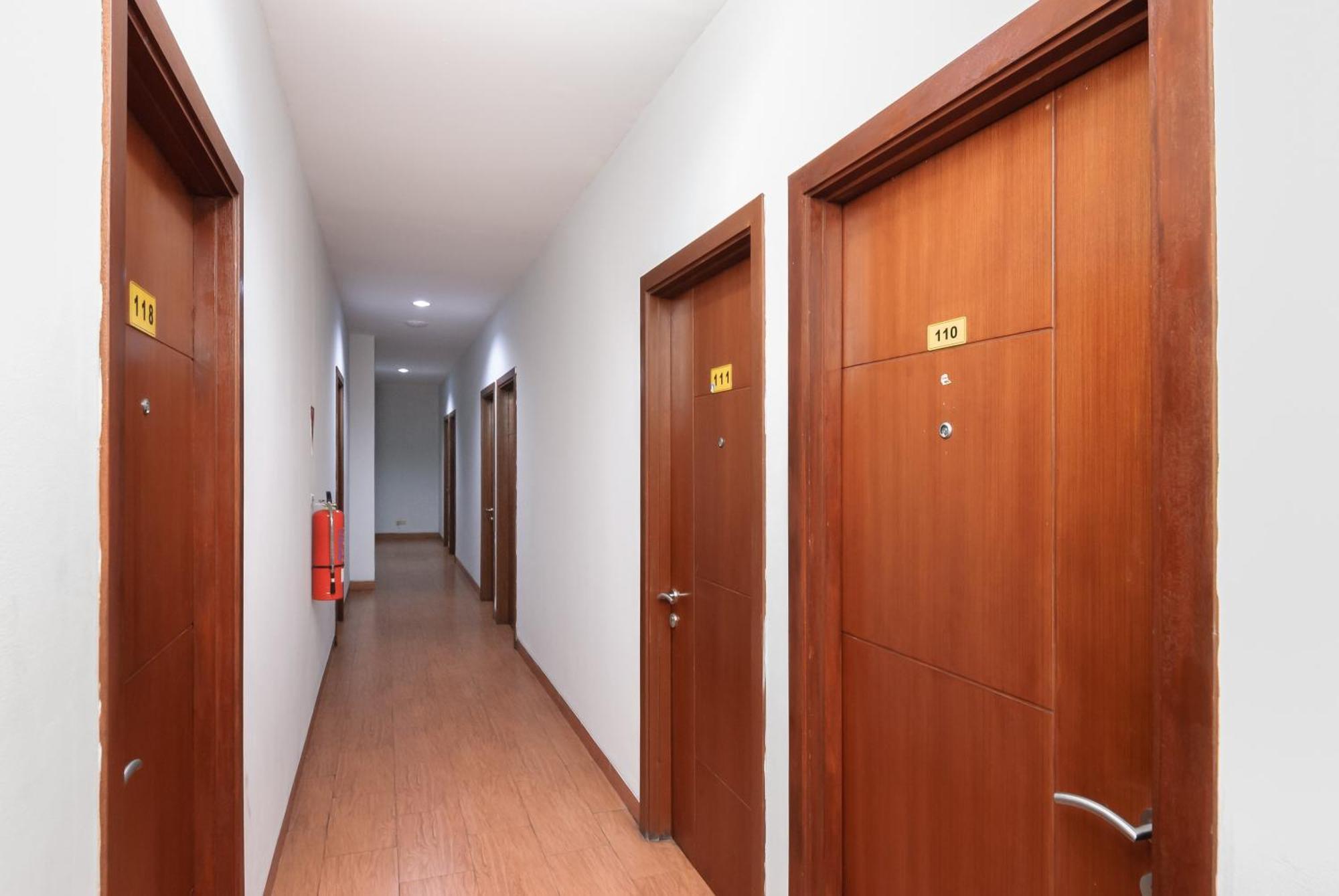 ホテル Reddoorz Near Mandaya Royal Hospital Puri タンゲラン エクステリア 写真