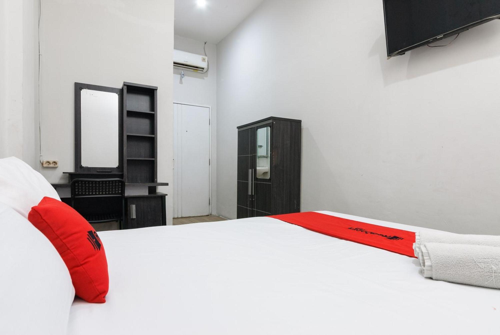 ホテル Reddoorz Near Mandaya Royal Hospital Puri タンゲラン エクステリア 写真