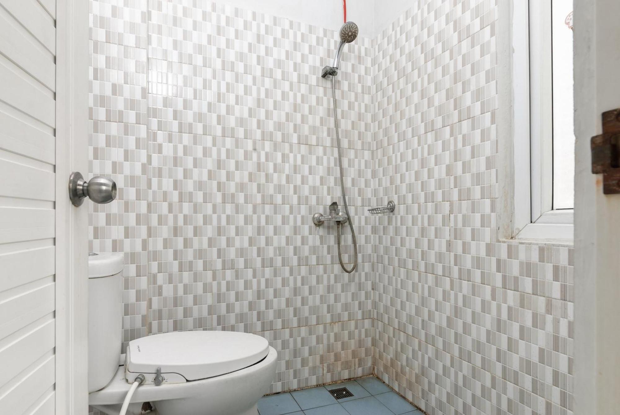 ホテル Reddoorz Near Mandaya Royal Hospital Puri タンゲラン エクステリア 写真