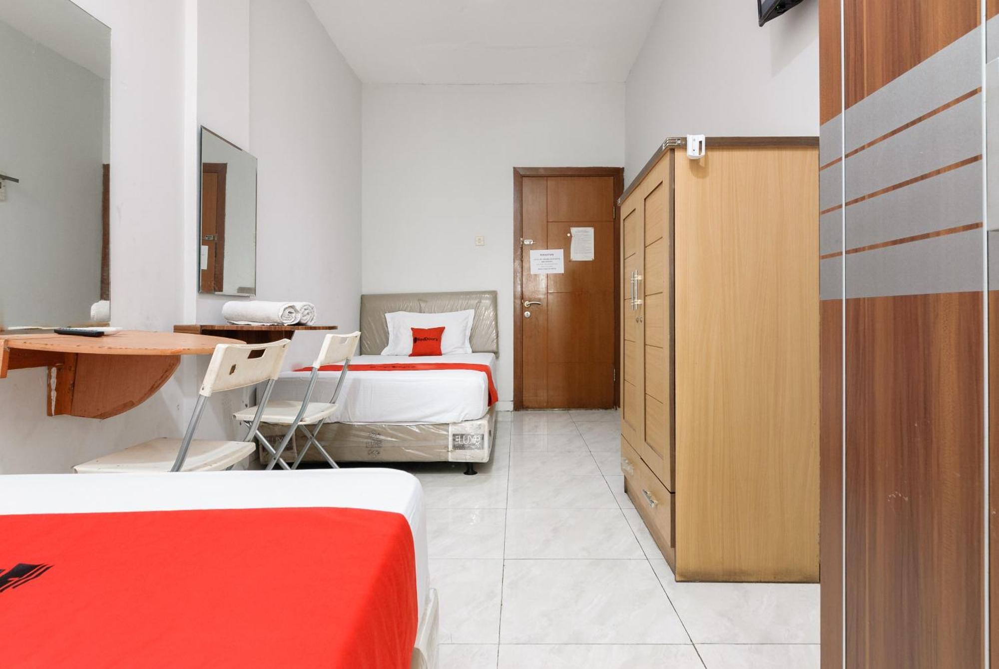ホテル Reddoorz Near Mandaya Royal Hospital Puri タンゲラン エクステリア 写真