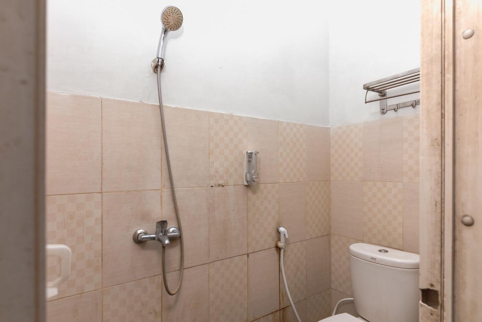 ホテル Reddoorz Near Mandaya Royal Hospital Puri タンゲラン エクステリア 写真