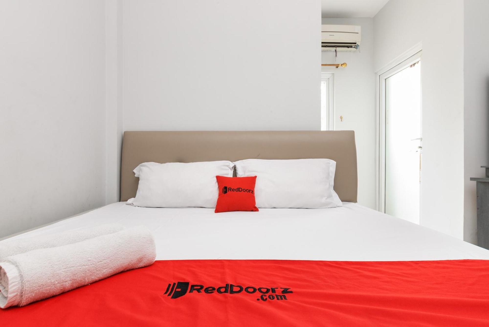 ホテル Reddoorz Near Mandaya Royal Hospital Puri タンゲラン エクステリア 写真