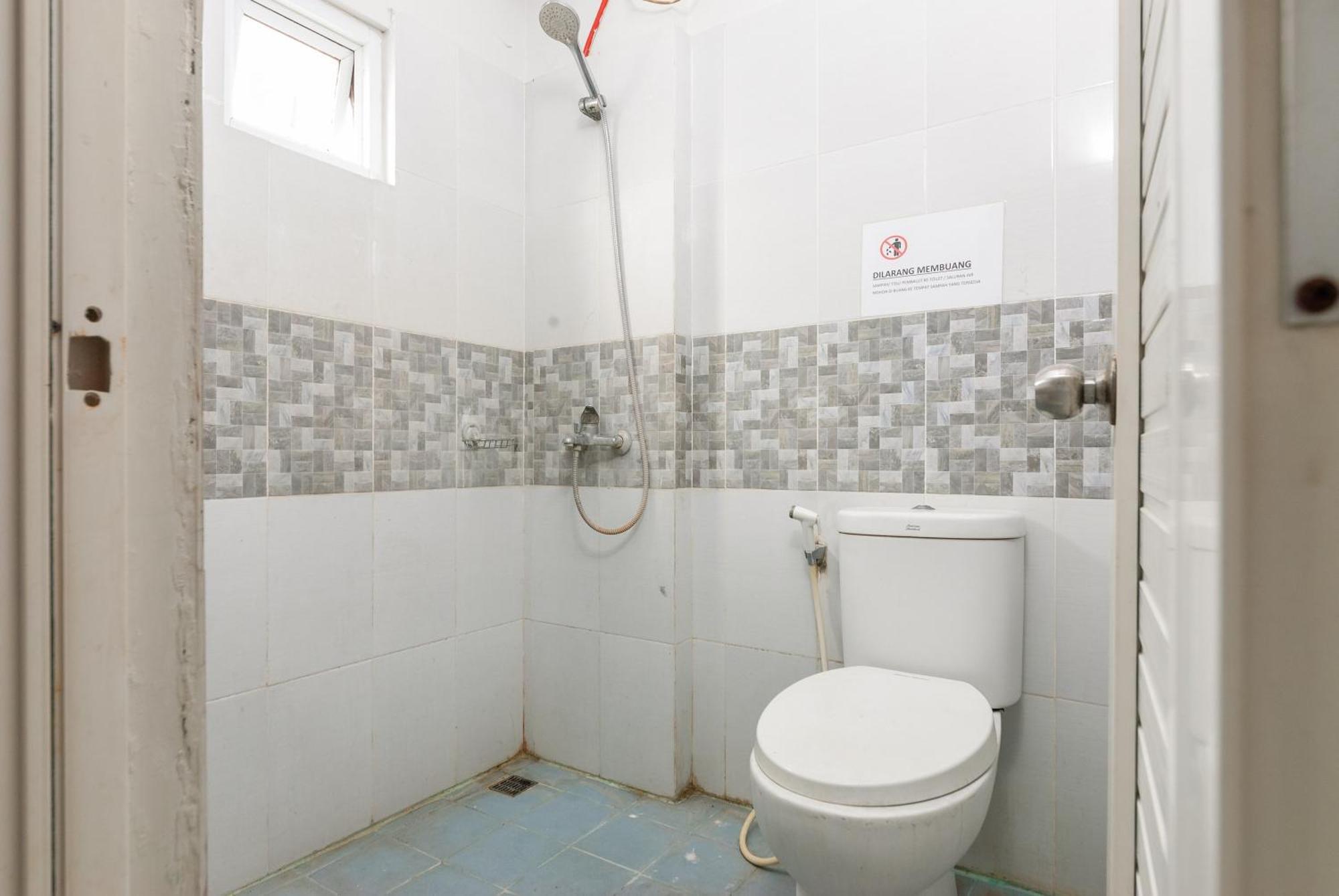 ホテル Reddoorz Near Mandaya Royal Hospital Puri タンゲラン エクステリア 写真